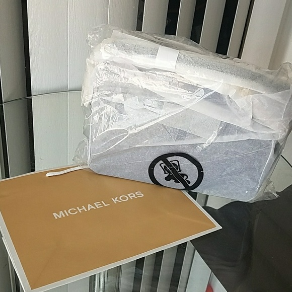 Michael Kors Handbags - New 2019 crossbody saffiano leather AUTHENTIC